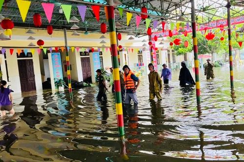 Hà Nội: Thời tiết tạnh ráo, học sinh nhiều nơi vẫn chưa thể đến trường