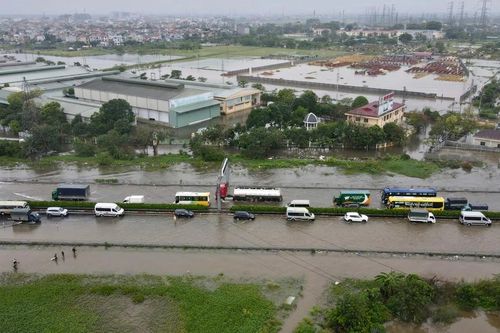 Huy động trạm bơm hết công suất, xử lý ngập úng cao tốc Pháp Vân-Cầu Giẽ