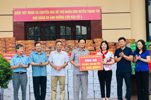Huyện Thanh Trì: Tiếp nhận và chuyển quà hỗ trợ cho Nhân dân vùng lũ