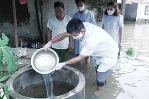Cách làm sạch nước để ăn, uống sau bão, lụt