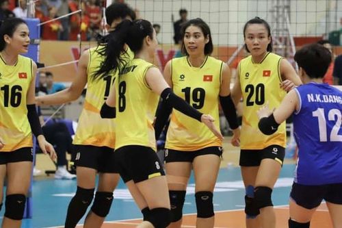 Hai tuyển thủ bóng chuyền nữ Việt Nam nhận vinh dự đặc biệt cao quý trước ngày xuất ngoại
