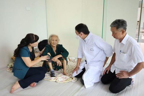 Quận Tây Hồ di chuyển gần 21.000 người dân ngoài đê sông Hồng đến nơi an toàn