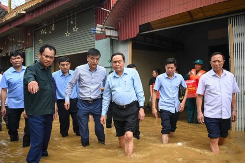 Chủ tịch Quốc hội Trần Thanh Mẫn kiểm tra công tác khắc phục hậu quả bão số 3 tại tỉnh Thái Nguyên
