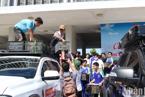 Chuyến xe chở 'nghĩa tình' miền trung ra miền bắc