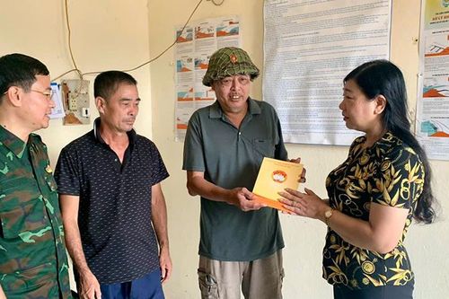 Chủ tịch Ủy ban Mặt trận Tổ quốc Việt Nam thành phố Hà Nội kiểm tra công tác phòng, chống bão, lũ tại Sơn Tây