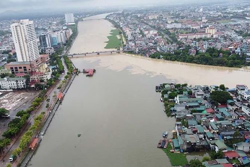 Hà Nam tập trung ứng phó lũ lớn, bảo đảm an toàn hệ thống đê điều và người dân vùng ngập lụt
