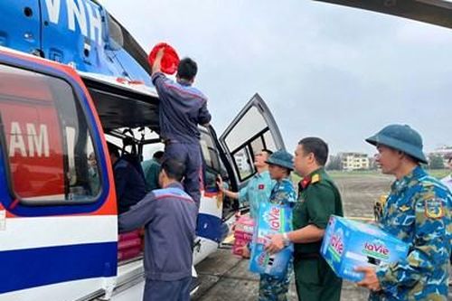 Trực thăng Binh đoàn 18 tiếp tục vận chuyển cứu trợ Cao Bằng