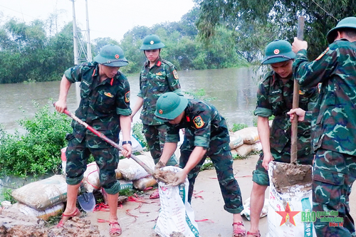 Trường Sĩ quan Chính trị giúp dân khắc phục hậu quả bão số 3