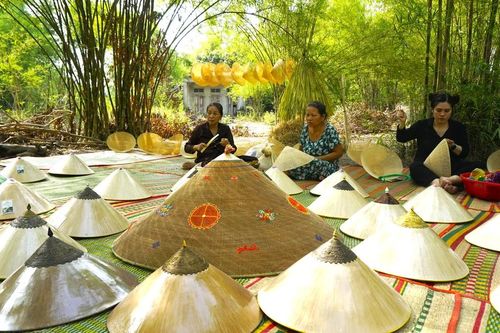 Làng chằm nón ngựa mang uy quyền 'đất võ' đón bằng di sản Quốc gia