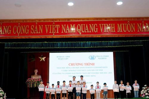 Nam Định: Trao học bổng Tiếp sức đến trường