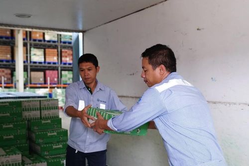 Vinamilk hỗ trợ gần 3 tỷ đồng sản phẩm dinh dưỡng thiết yếu cho người dân miền Bắc