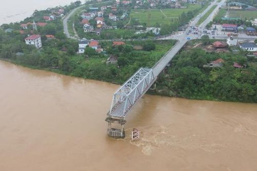 Lưu thông an toàn trong mùa mưa bão