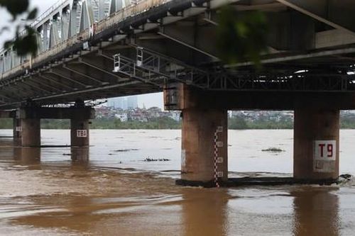 Hà Nội rút báo động lũ mức II trên sông Hồng tại 5 huyện, thị xã