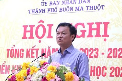 Chủ tịch TP Buôn Ma Thuột: Cần đổi mới tư duy giáo dục chứ không phải đồng phục