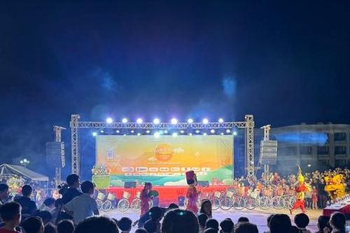 'Trăng thu biên cương' đến với trẻ em đảo Lý Sơn
