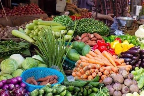 Rau xanh chợ dân sinh Hà Nội tăng giá gấp 2 lần