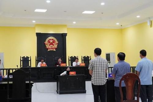 Giám đốc doanh nghiệp câu kết với cán bộ làm giả hồ sơ cải tạo xe