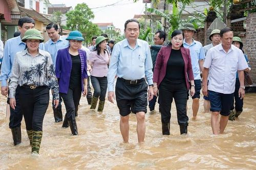 Chủ tịch Quốc hội thực địa kiểm tra tại 'rốn lũ' Nga My