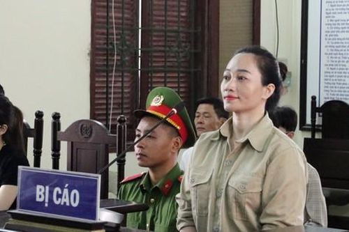 Cô đồng bổ cau 'đúng nhận, sai cãi' lĩnh hơn 7 năm tù tội lừa đảo