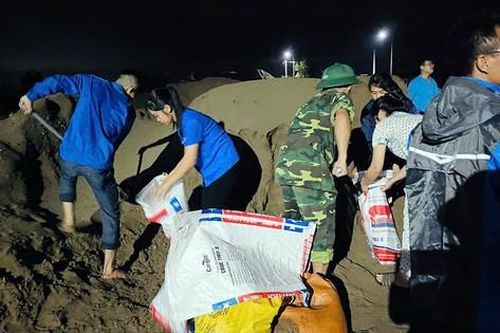 Chủ tịch tỉnh Hải Dương yêu cầu trực 24/24 phòng sạt lở đê trong đêm