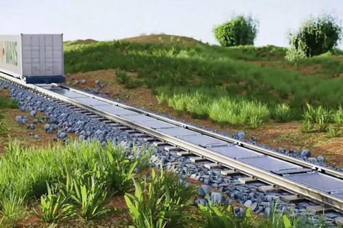 Một công ty muốn lắp pin điện mặt trời trên đường ray tàu hỏa