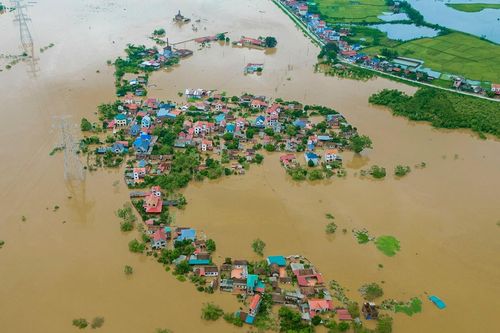 Tràn đê bối ở Bắc Giang, nhiều thôn ngập sâu trong biển nước