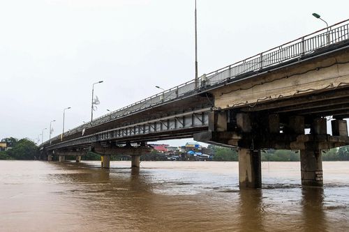 Nam Định hạn chế phương tiện qua cầu Đò Quan