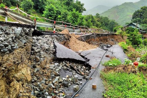 Quốc lộ ở miền núi Thanh Hóa sạt lở nghiêm trọng