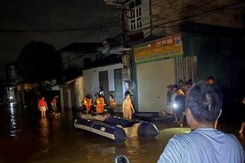 Tìm thấy thi thể bị mất tích vụ 3 mẹ con bị lật thuyền ở Lập Thạch