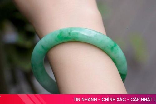 Vòng ngọc bích - phụ kiện trang sức nên có cho phái đẹp