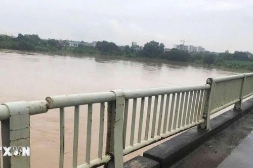 Thanh Hóa: Khẩn trương khắc phục sự cố bong bật bản cao su trên cầu Hàm Rồng