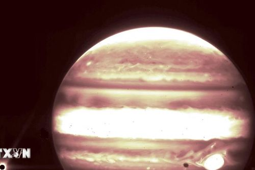 NASA 'lên dây cót' cho sứ mệnh mới trên mặt trăng băng giá Europa