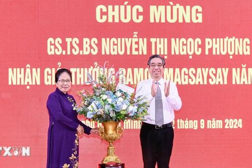 Giáo sư-Tiến sỹ, bác sỹ Nguyễn Thị Ngọc Phượng nhận Giải thưởng Ramon Magsaysay