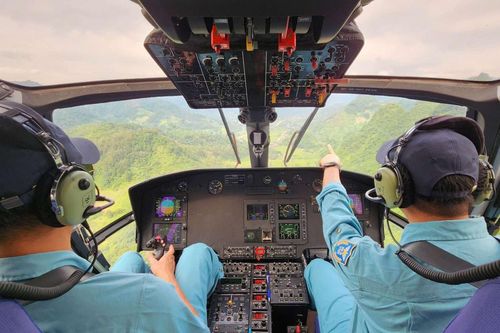 Máy bay của Công ty Trực thăng miền Bắc chuyển hàng cứu trợ vùng lũ Cao Bằng