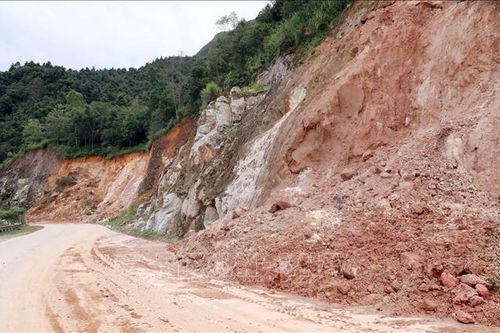 Lai Châu: Quốc lộ 4D tiềm ẩn nguy cơ mất an toàn do sạt lở