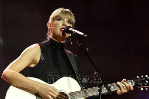 Các sao nữ tỏa sáng tại lễ trao giải VMAs 2024