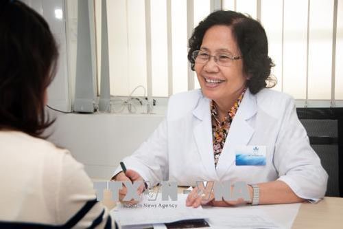 Giáo sư, Tiến sĩ, bác sĩ Nguyễn Thị Ngọc Phượng nhận Giải thưởng Ramon Magsaysay