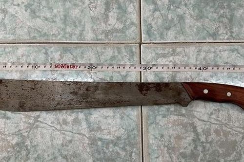 Đưa dao cho bạn chém người, 1 đối tượng bị khởi tố
