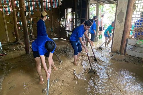 Người Tuyên Quang 'dìu' nhau vượt qua bão lũ