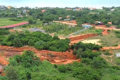 Bình Thuận: Không dám ngủ ở nhà vì sợ lũ cát ập xuống