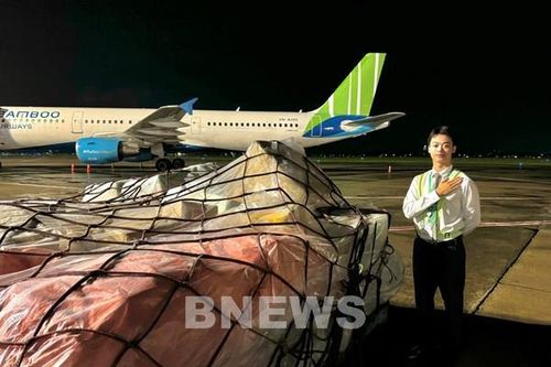 Lô hàng cứu trợ đầu tiên được Bamboo Airways vận chuyển miễn phí đến Hà Nội