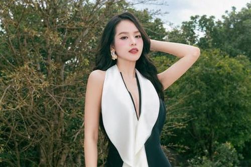 Chuyện gì đang xảy ra với Hoa hậu Thanh Thủy?