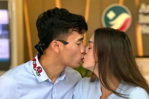 Vợ Tây đổ bệnh, thủ môn Bùi Tiến Dũng quan tâm theo cách đặc biệt
