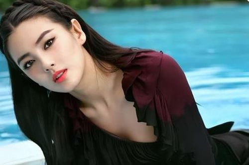 Nữ diễn viên nóng bỏng bị tung bằng chứng dan díu với người đang có vợ