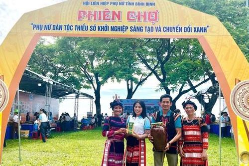 Bình Định: Phiên chợ 'Phụ nữ dân tộc thiểu số khởi nghiệp sáng tạo và chuyển đổi xanh'