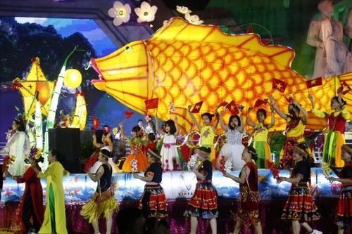 Mưa lũ diễn biến phức tạp, loạt sự kiện văn hóa, du lịch tạm dừng