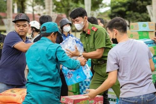 Những chuyến xe đầy nghĩa tình của người dân Đắk Lắk hướng về đồng bào miền Bắc