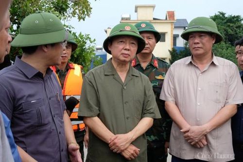 Phó Thủ tướng Trần Hồng Hà kiểm tra công tác phòng, chống lũ lụt tại Nam Định