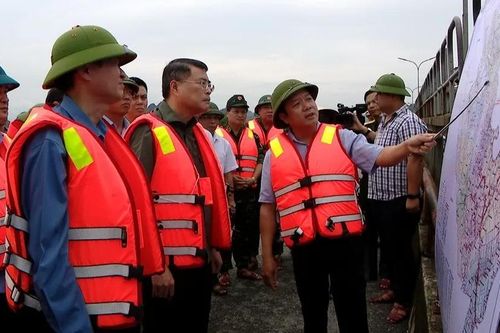 Trưởng Ban Tổ chức Trung ương Lê Minh Hưng kiểm tra công tác khắc phục hậu quả sau bão tại Ninh Bình