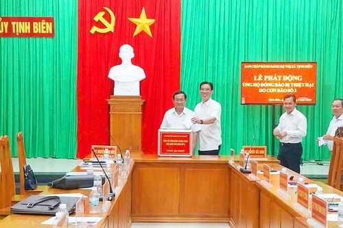 Thị ủy Tịnh Biên phát động ủng hộ đồng bào bị thiệt hại do cơn bão số 3